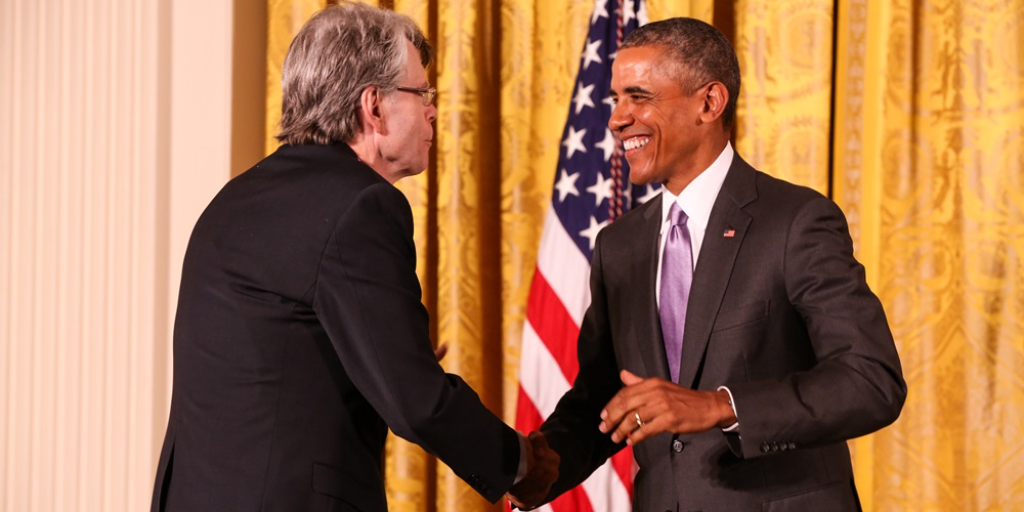 Barack Obama presents Stephen King with the National Medal of the Arts